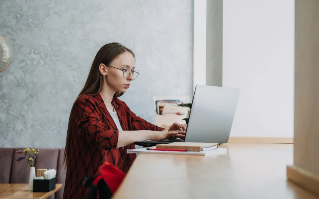 Pros of Outsourcing IT Support for Startup Owners and Small Businesses